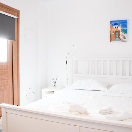 Cozy Budget Apartments In The Heart Of Fira Kültér fotó