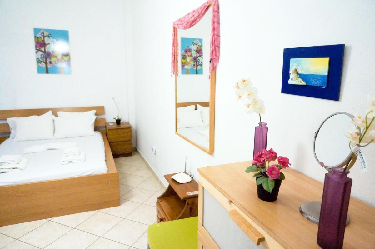 Cozy Budget Apartments In The Heart Of Fira Kültér fotó